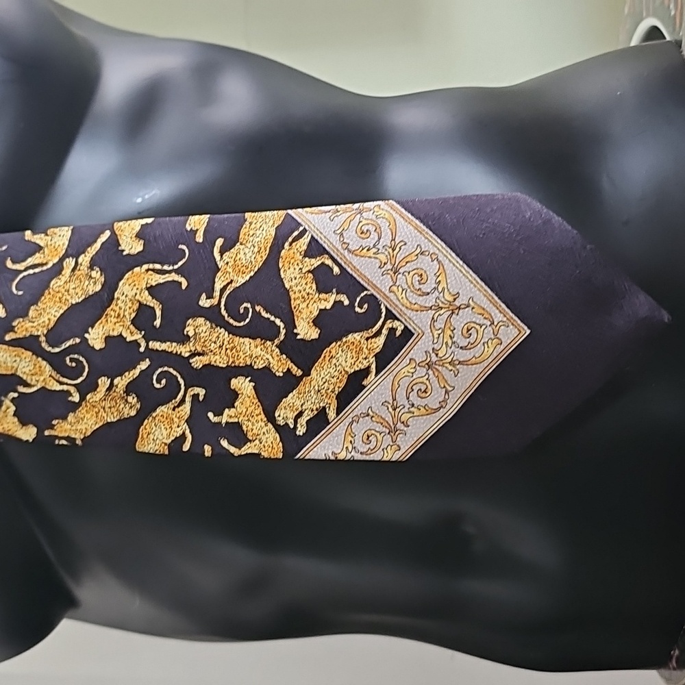 GianniVersace Vintage Black and Gold Leopard Print Tie - Picture 5 of 11